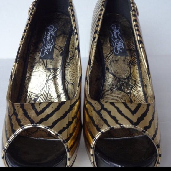 Iron Fist Hands Off Platform Heel Dolls Kill - Picture 3 of 15